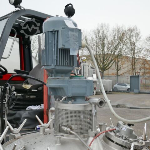 300 liter verwarmbaar/koelbaar drukvat gemaakt van V4A met schijfroerder  