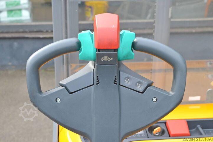 χειροκίνητος παλετοφόρος Jungheinrich EJC 112