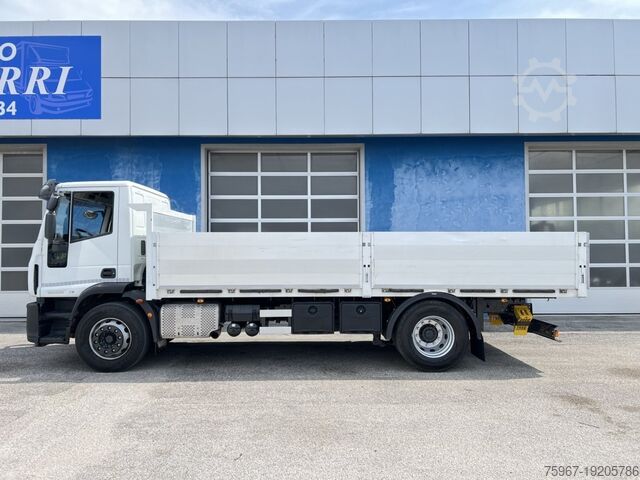 Camions à plate-forme Iveco Eurocargo 180e28