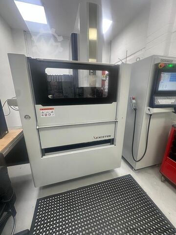 Hlubinná elektroerozivní obráběcí stroj (EDM) Excetek ED400C