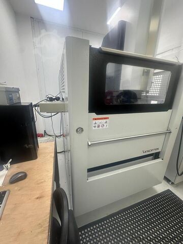 Hlubinná elektroerozivní obráběcí stroj (EDM) Excetek ED400C