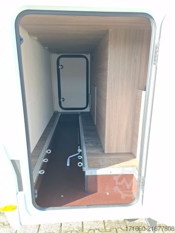 Halvintegreret autocamper CARADO V 132