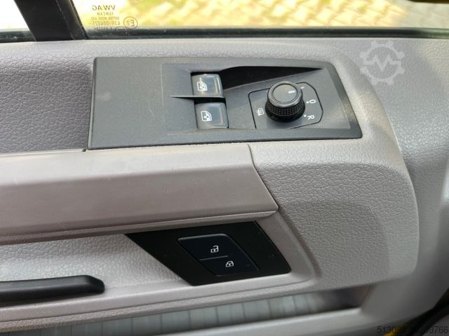 Minibus VOLKSWAGEN CRAFTER 2.0TDI 8 SITZE TEMPOMAT KLIMA AHK 1.HAND