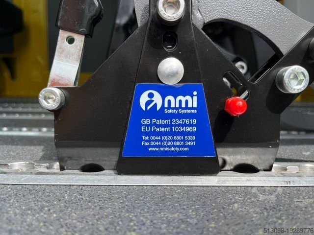 Minibus VOLKSWAGEN CRAFTER 2.0TDI 8 SITZER TEMP. KLIMA AHK 1.HAND