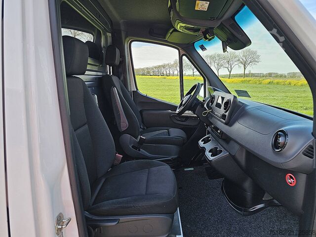 Carrinha de tejadilho alto MERCEDES-BENZ SPRINTER 214 L2H2 Mbux Automaat