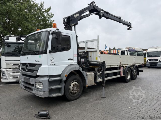 Vrachtauto met open laadbak Mercedes-Benz Axor 2533 6X2 Kran Hiab 144-2