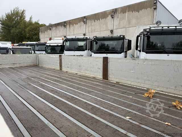 Vrachtauto met open laadbak Mercedes-Benz Axor 2533 6X2 Kran Hiab 144-2