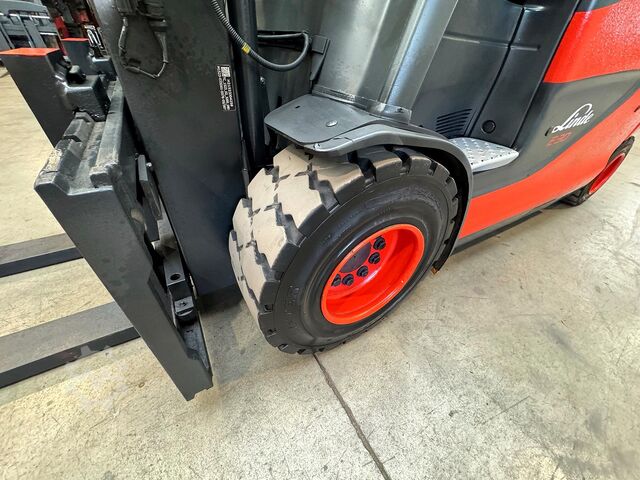 48/2022 Serwis + UVV 04/2027 10 778 mth Linde E30HL