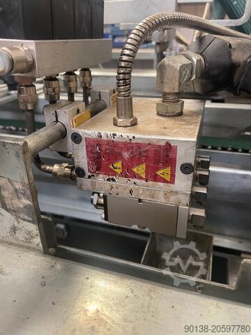 Mașină de format tăvi și cutii Impak Imola