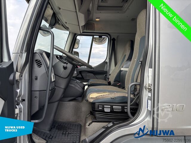 Volvo FL 210 4x2 emelőhátfallal és oldalsó ajtóval Volvo FL 210 4x2 Laadklep + Zijdeur