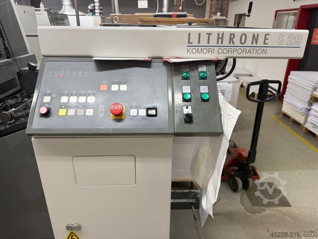 ARCHOVÝ OFSETOVÝ TISKOVÝ STROJ Komori Lithrone LS 529+C (H)