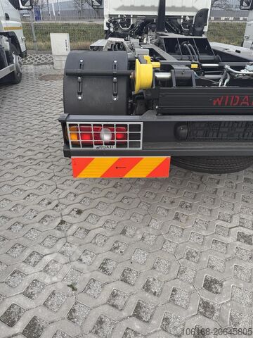 Roll-off kipper Fuso Canter 7C18 Abrollkipper - 61.990 Euro