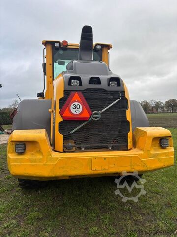 Chargeuse sur pneus Volvo L 90 H (On Transport)