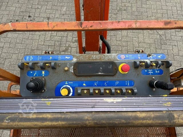 Plate-forme de travail télescopique articulée JLG 800 AJ