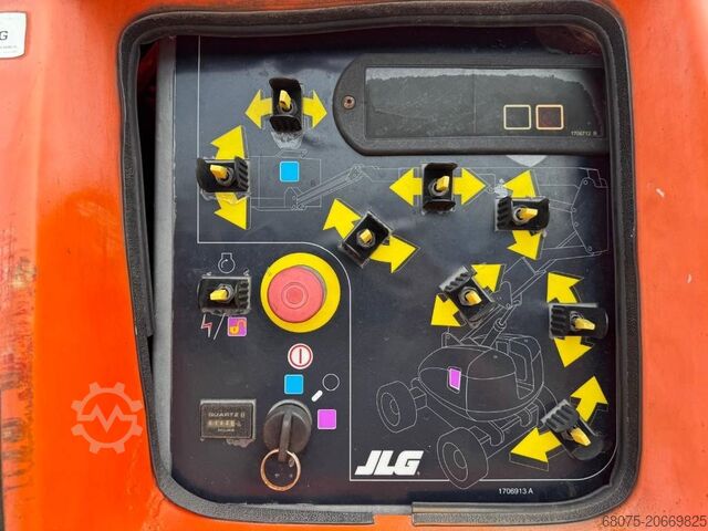 Plate-forme de travail télescopique articulée JLG 800 AJ