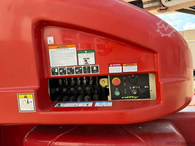 Plate-forme de travail télescopique articulée Niftylift HR 28