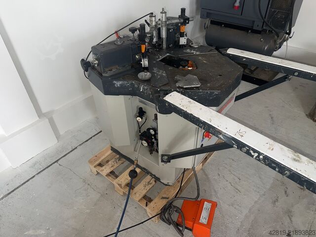 Macchina aggraffatrice per angoli Elumatec EP 124