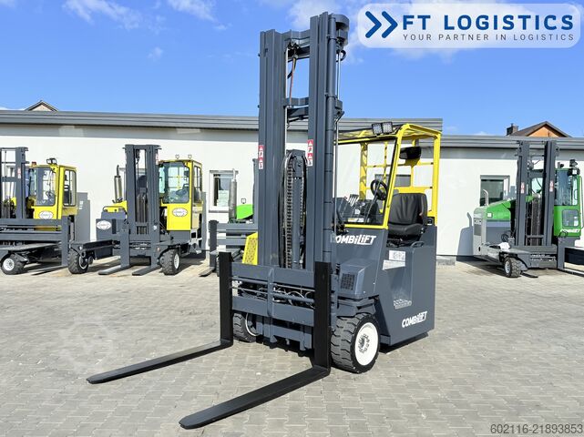 Chariot élévateur multidirectionnel Combilift CB4500 GAS TRIPLEX 6400 FORK POSITIONER