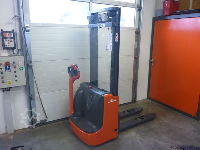 High Lift stacker Linde L12