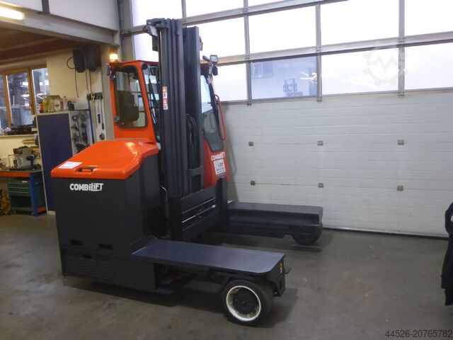 Chargeur latéral à quatre voies Combilift C4000ET