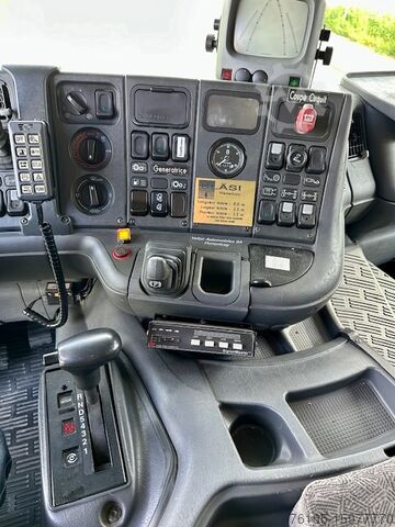 Fire engine Scania 124C 420 4x4 TLF