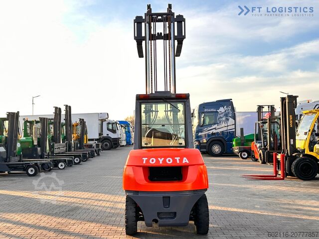 Forklift Toyota 42-4FD40 / DIESEL / 4500KG / DUPLEX / FO