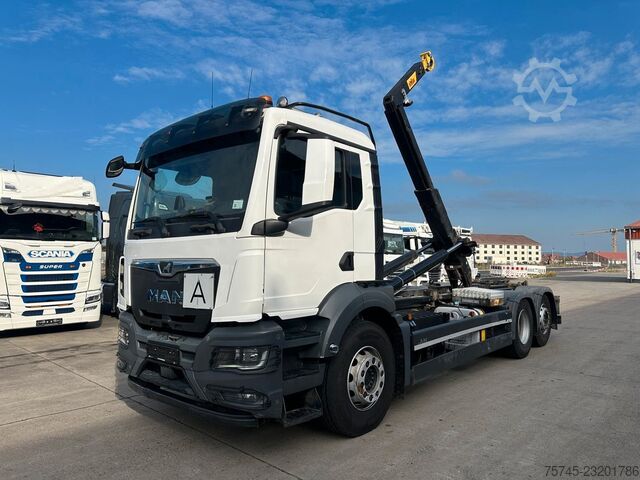 Autocamion cu cârlig pentru containere MAN TGS 26.470 * HYVA * ACC * LENK-LIFT * 6X2 * TÜV