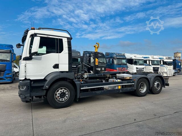 Autocamion cu cârlig pentru containere MAN TGS 26.470 * HYVA * ACC * LENK-LIFT * 6X2 * TÜV