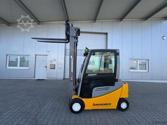Elektrický čtyřkolový vozík Jungheinrich EFG320 + Ladegerät 3753--EK