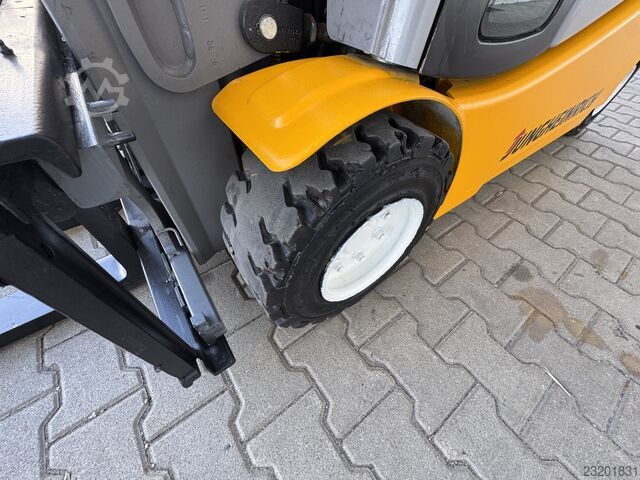Elektrický čtyřkolový vozík Jungheinrich EFG320 + Ladegerät 3753--EK