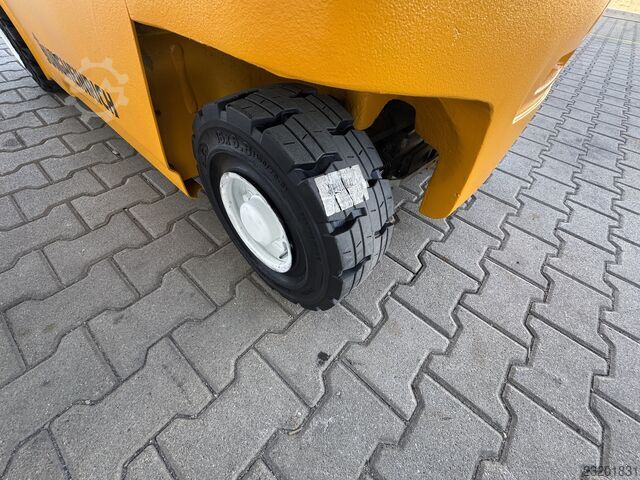 Elektrický čtyřkolový vozík Jungheinrich EFG320 + Ladegerät 3753--EK