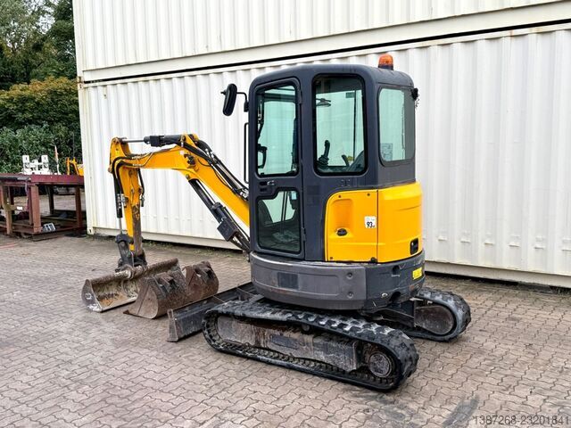 Mini-escavadora BOBCAT E26 / 2017 BJ / 3 x Löffel