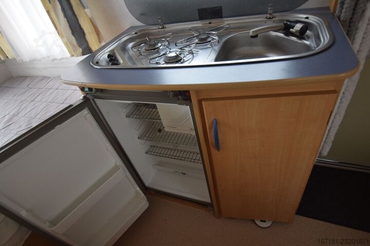 Caravana CARAVELAIR Antares 390 mit Vorzelt