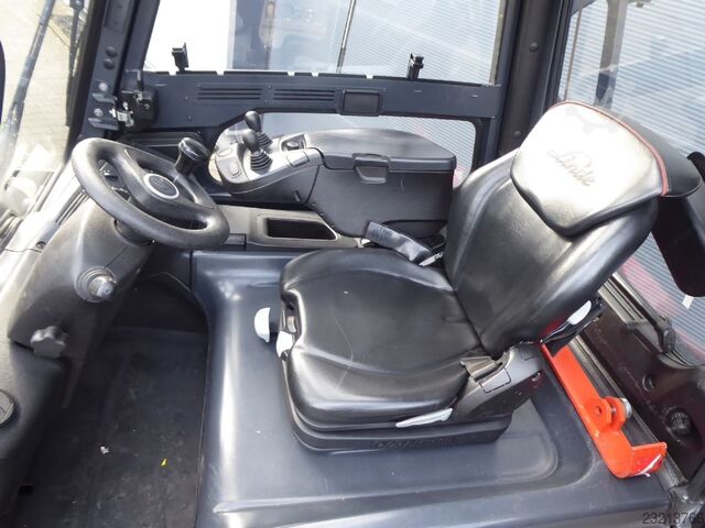 Stivuitor electric cu 4 roți Linde E25-01
