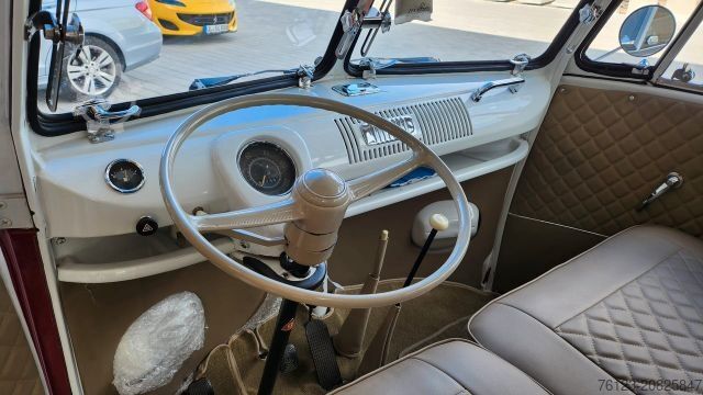 Minibus VOLKSWAGEN T 1 Samba mit Safarifenster