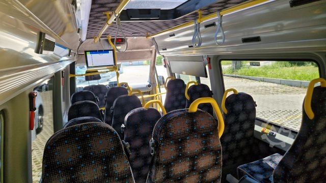 Minibus MERCEDES-BENZ Sprinter 517 Heckniederflur Vorlauffahrzeug