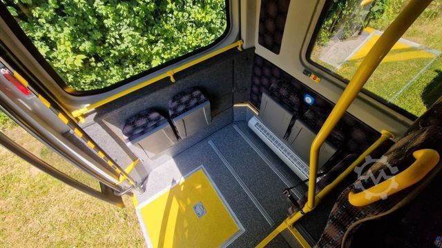 Minibus MERCEDES-BENZ Sprinter 517 Heckniederflur Vorlauffahrzeug