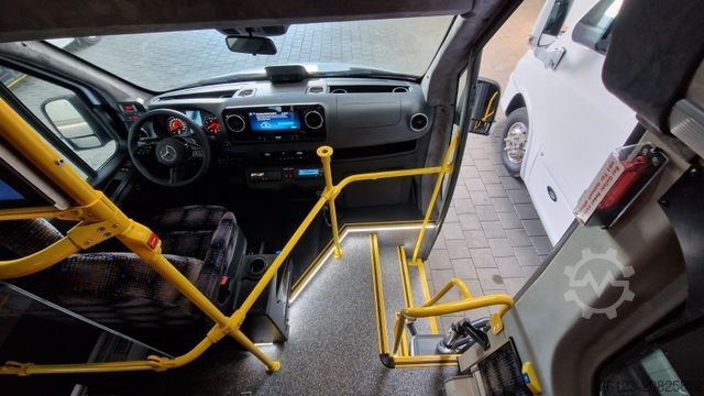 Minibus MERCEDES-BENZ Sprinter 517 Heckniederflur Vorlauffahrzeug