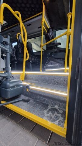 Minibus MERCEDES-BENZ Sprinter 517 Heckniederflur Vorlauffahrzeug