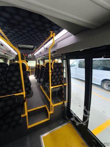 Minibus MERCEDES-BENZ Sprinter 517 Heckniederflur Vorlauffahrzeug