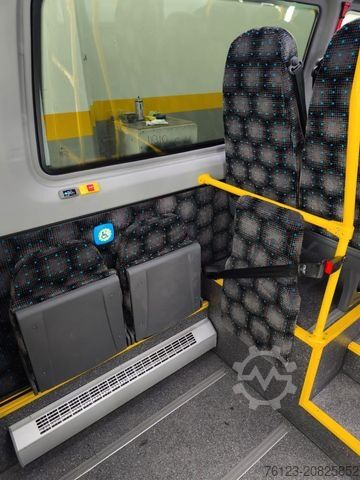 Minibus MERCEDES-BENZ Sprinter 517 Heckniederflur Vorlauffahrzeug
