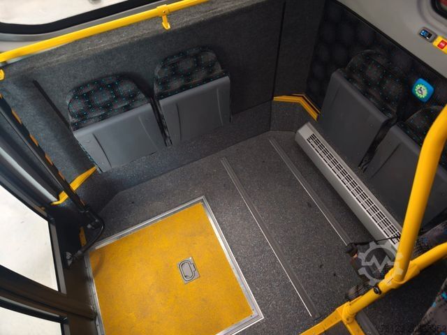 Minibus MERCEDES-BENZ Sprinter 517 Heckniederflur Vorlauffahrzeug