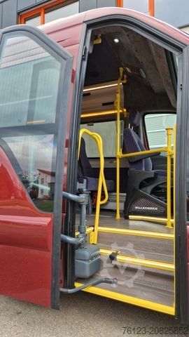 Minibus MERCEDES-BENZ Sprinter 517 Heckniederflur Vorlauffahrzeug