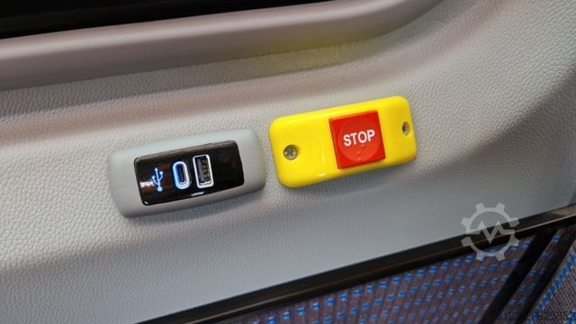 Minibus MERCEDES-BENZ Sprinter 517 Heckniederflur Vorlauffahrzeug