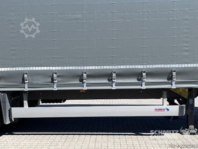 Åben sættevogn med presenning Schmitz Cargobull Curtainsider Mega Getränke