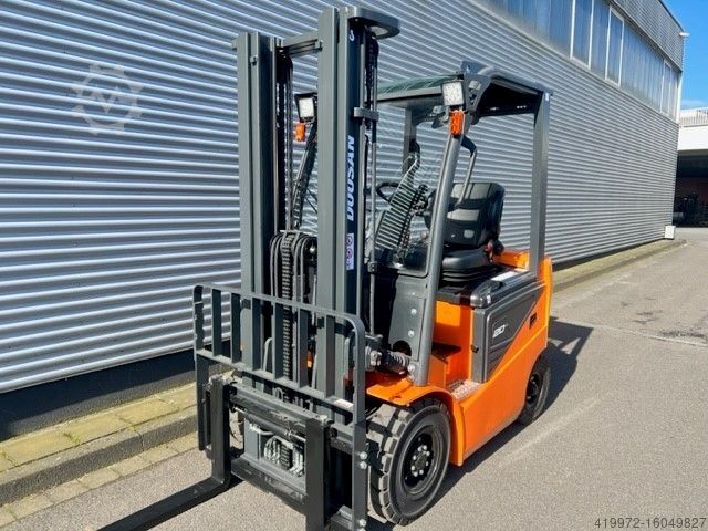 Elektrische vorkheftruck met 4 wielen Doosan B20 NSC