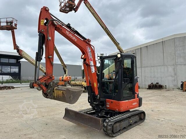 Mini excavadora Kubota KX037-4