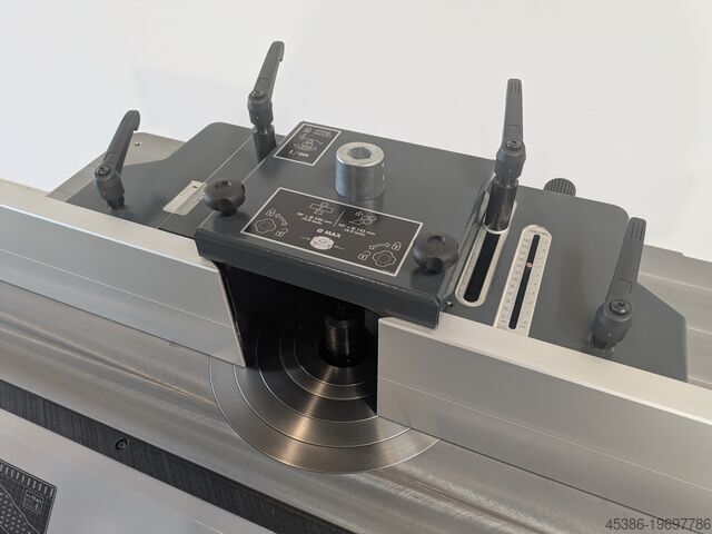 Svängbar spindelfräs Felder Fräsmaschine F-900 Z