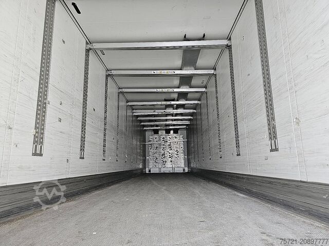 Transport chłodniczy/mrożony SCHMITZ SKO 24