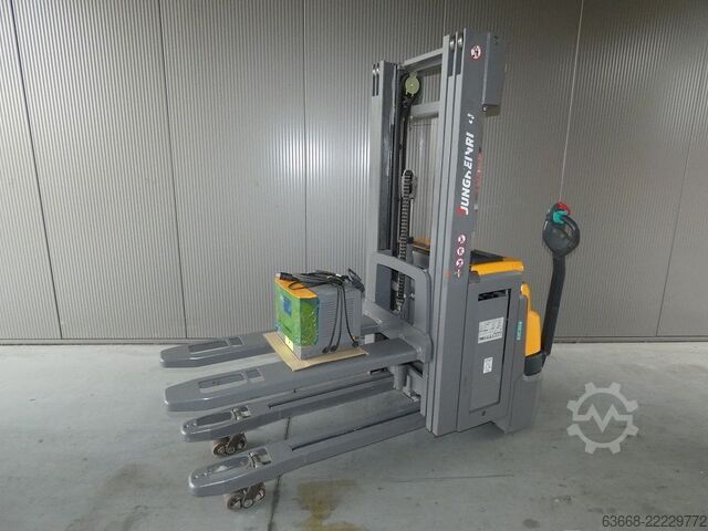Slagači na traci za crtanje Jungheinrich EJC 214 Z